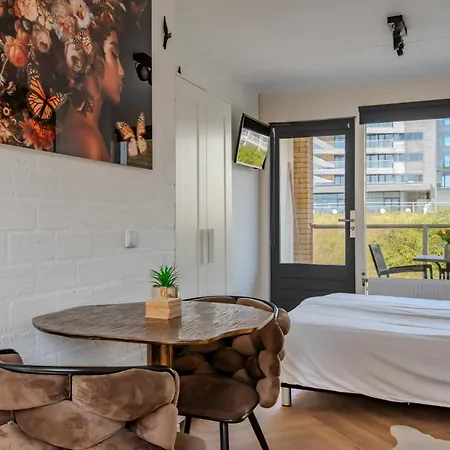 Perfect Holiday, Moment At Sea