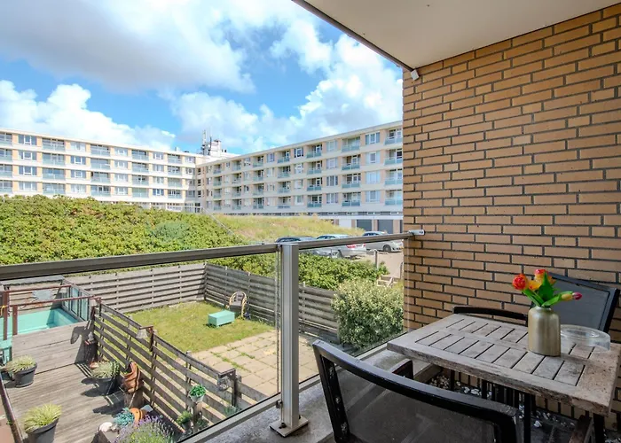 Perfect Holiday, Moment At Sea אגמונד אן זי