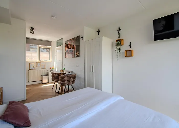 Perfect Holiday, Moment At Sea *