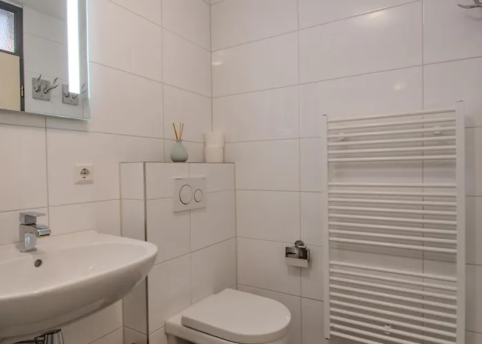 Perfect Holiday, Moment At Sea אגמונד אן זי